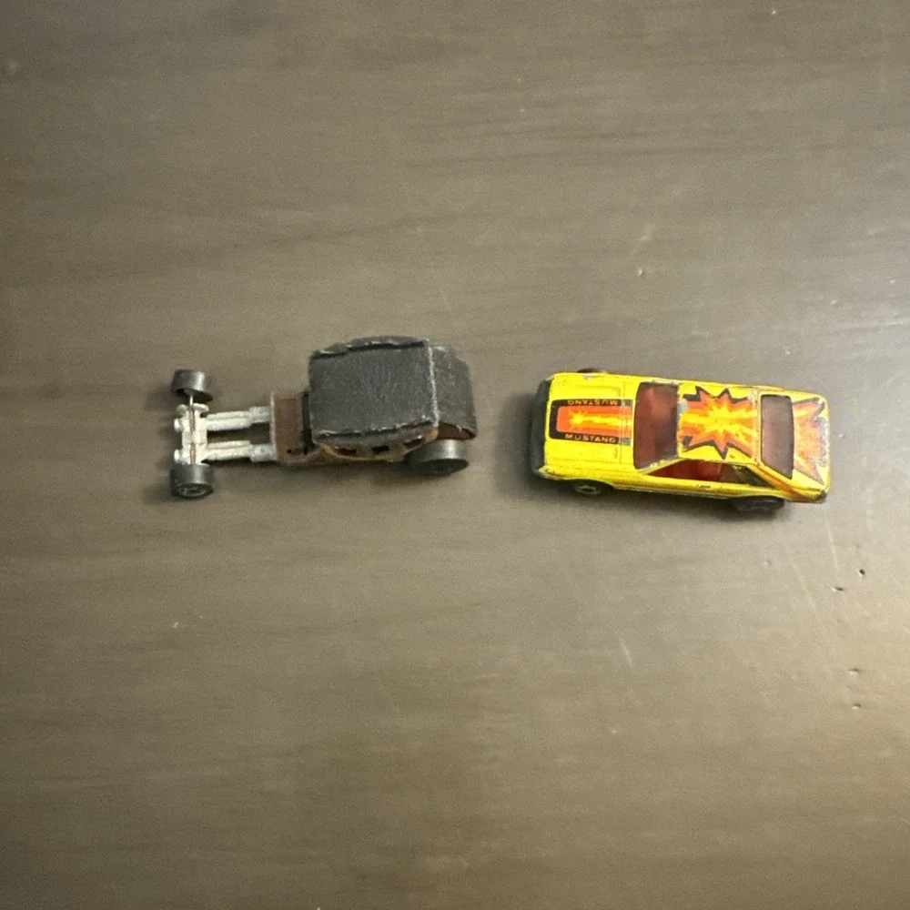 Hot Wheels 1977 Blue '37 Hot Bird Mustang Stage fright Tow Truck Black Wall Lot